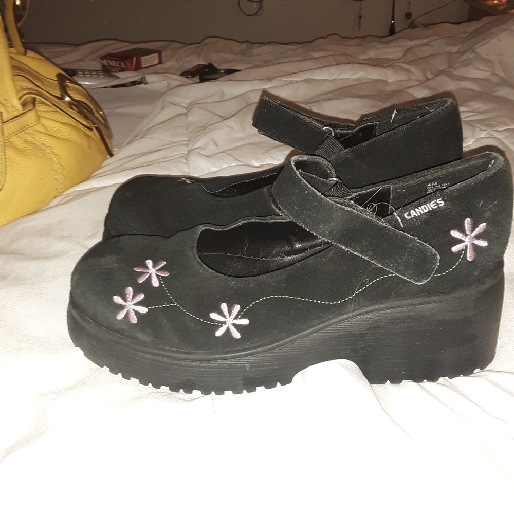 Children Shoes - Picture 4 of 6